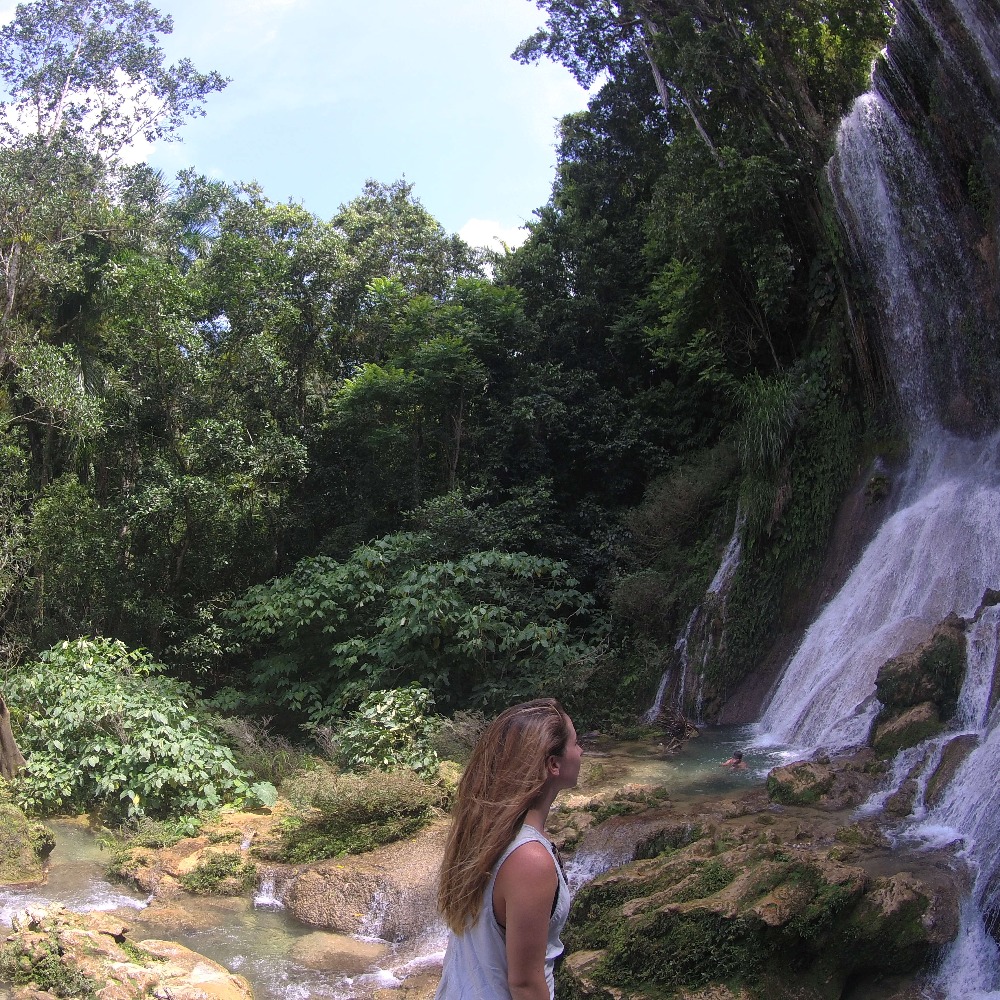 Meet your Posher, Lara